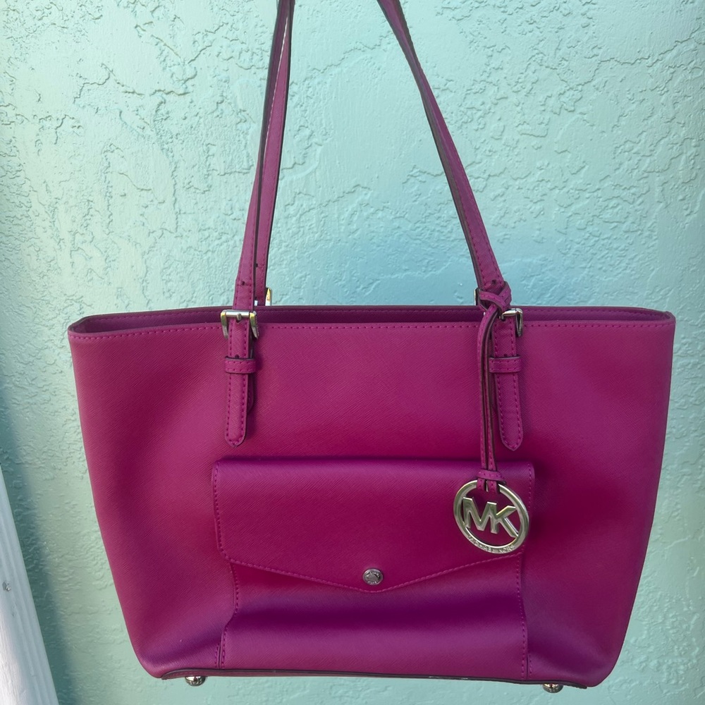 Michael Kors discus tote